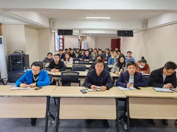南昌市政建設(shè)集團(tuán)財務(wù)部組織開展財務(wù)部辦事指南講解6003.jpg