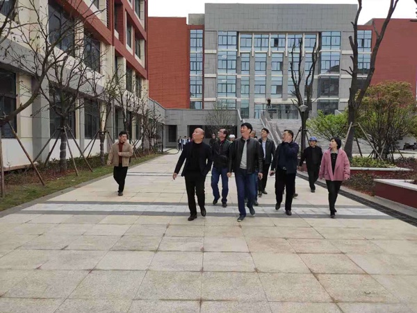 進(jìn)賢縣委副書記縣長葉修堂調(diào)研進(jìn)賢縣基礎(chǔ)教育提升改造工程項目6001.jpg