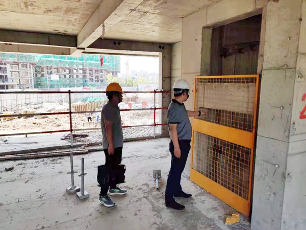 南昌市政建設(shè)集團(tuán)呂文蘇地住宅項目進(jìn)行安全文明檢查6003.jpg