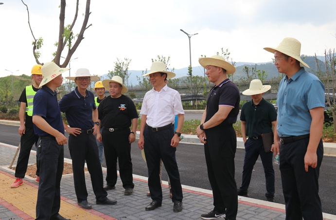 市政公用集團(tuán)萬(wàn)義輝視察綠色建筑產(chǎn)業(yè)園6912.jpg
