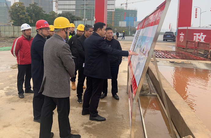 南昌縣委常委,縣政府黨組副書記、副縣長付向宇到小藍(lán)大道快速化工程走訪調(diào)研691.jpg