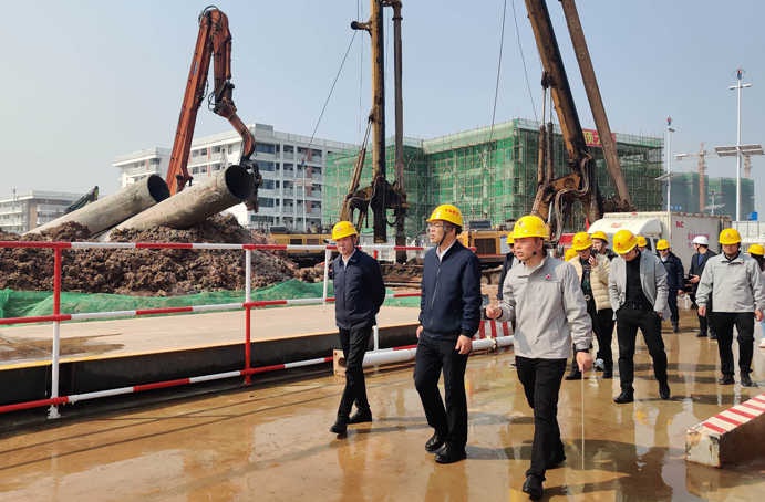 楊閑冬調(diào)研南昌市政建設(shè)集團(tuán)贛州項目