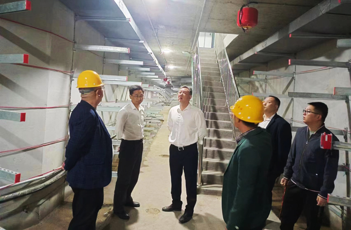 徐旭前往南昌縣河洲路項目、小藍(lán)大道快速化項目調(diào)研