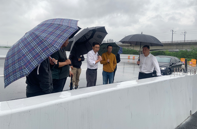 徐旭前往南昌縣河洲路項目、小藍(lán)大道快速化項目調(diào)研pg